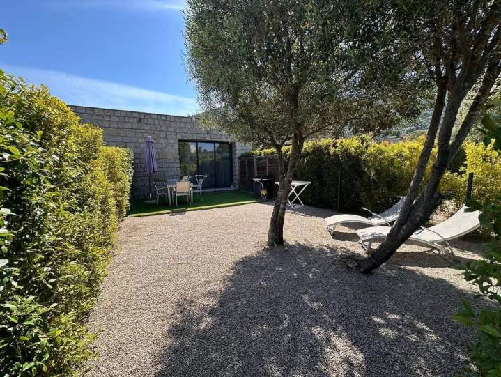 Location d'appartements avec jardin privé Corse