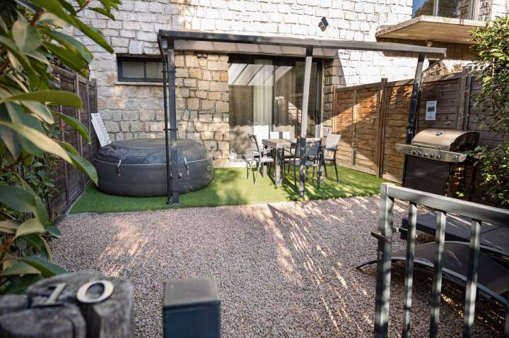 T2 avec jardin et jacuzzi pour des moments de pure détente