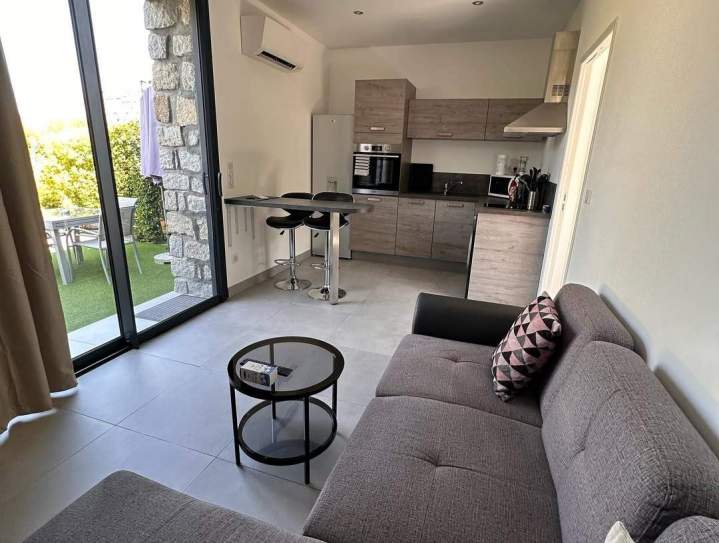 Appartement avec jardin privé à louer Corse